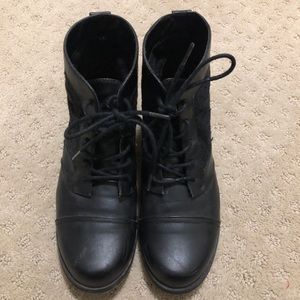 XOXO Bonsai Black Lace (Size: 6.5)